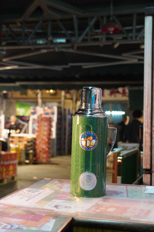 【香港CAMEL駱駝牌】331B 系列真空玻璃內膽保溫壺/ 1100ml/駱駝綠【買就送矽膠杯刷】